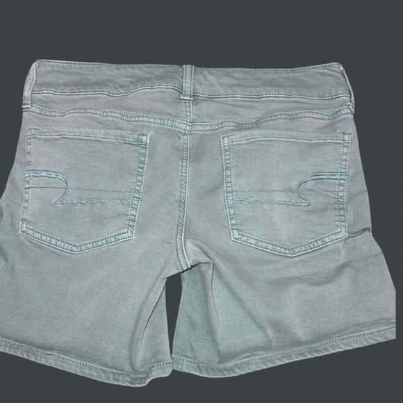 American Eagle MIDI Stretch Green Twill Shorts Size 12 - Picture 6 of 6